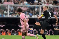 哈兰德加盟新队，足球新星友谊互动温暖全场